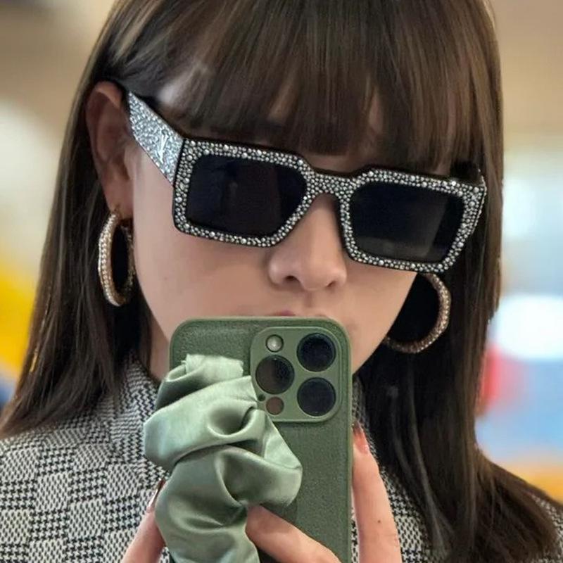 KeDuiNuan Diamond-Studded Square Sunglasses, Personalized Street Style, Trendy Versatile Fashion Show Shades.