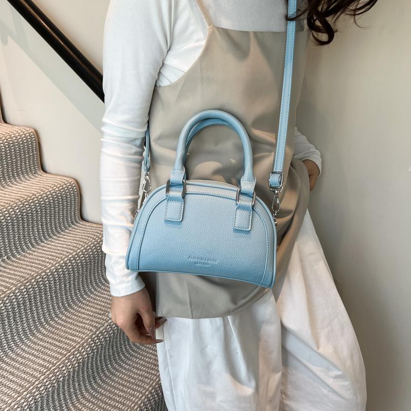 High-end Fashion Lychee Pattern Portable Bowling Bag Women 2025 New Retro Versatile Commuter Shoulder Messenger Bag