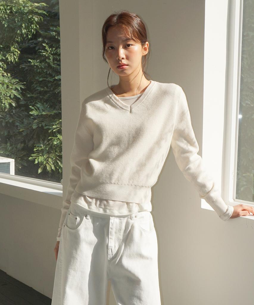 MOOD INSIDE WOMAN (Woman) Essential Mood Crop V-Neck Knit_Ivory (A Type)