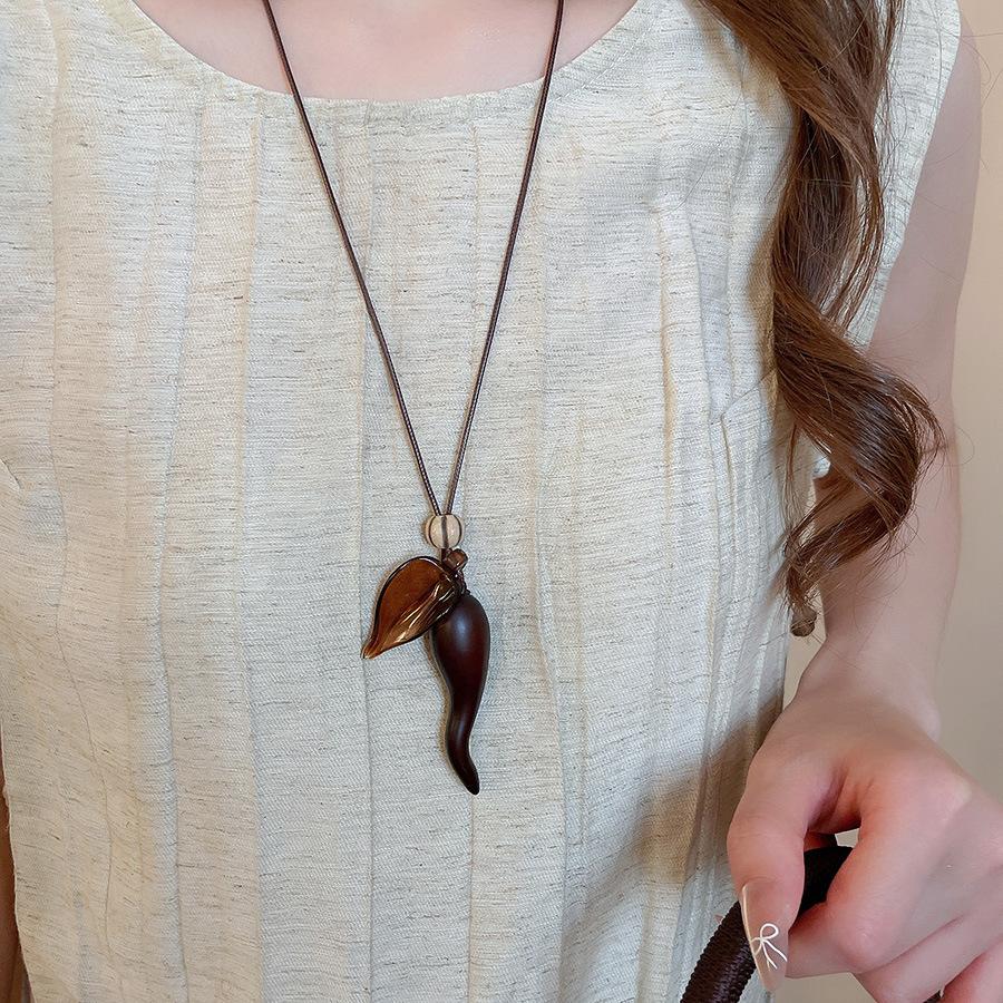 Wood chips irregular round square pendant necklace retro ethnic style collarbone chain design sense sweater chain women