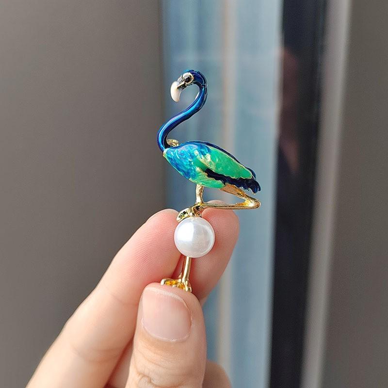 Elegant Flamingo Crystal Brooch: Cute Animal Pin for Coats or Jackets