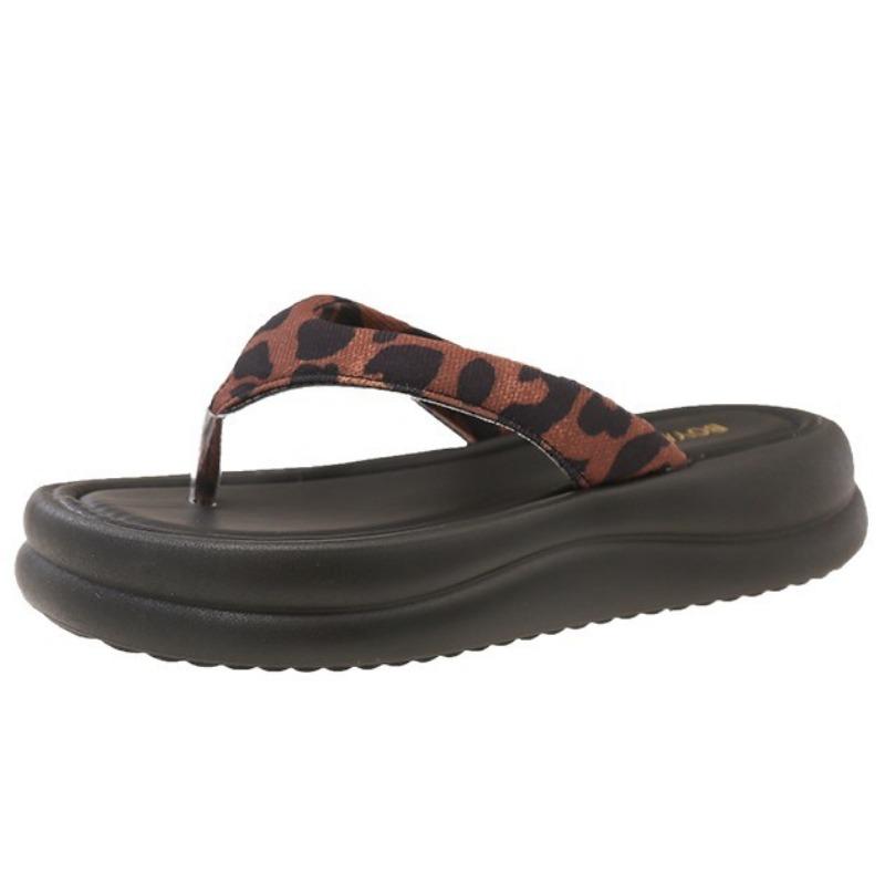Thick-soled Flip-flops for Women's Summer Wear, New with Skirt, Silver High-end Casual Beach Cool Slippers