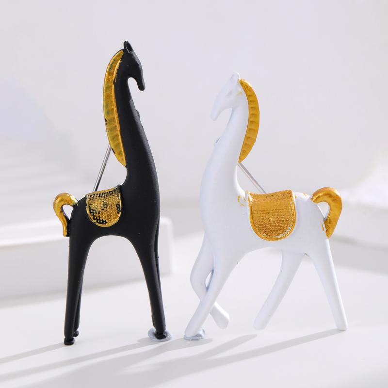 Creative Animal Horse Brooch Personality Pony Pin Men And Women Accessories Holiday Gift