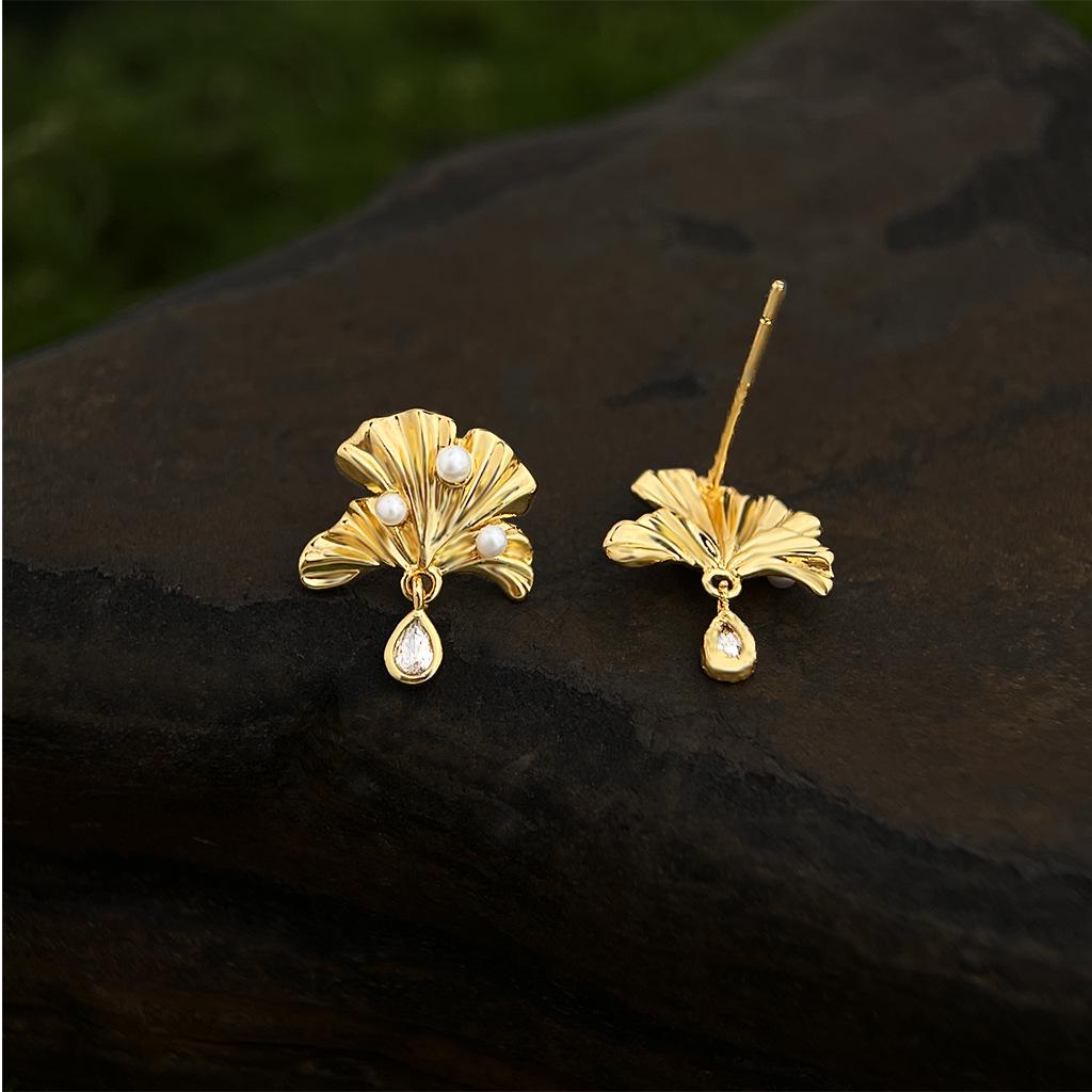 18k Vergoldete Ginkgoblatt Zirkon Ohrstecker - Eleganter Französischer Retro-Stil für Damen