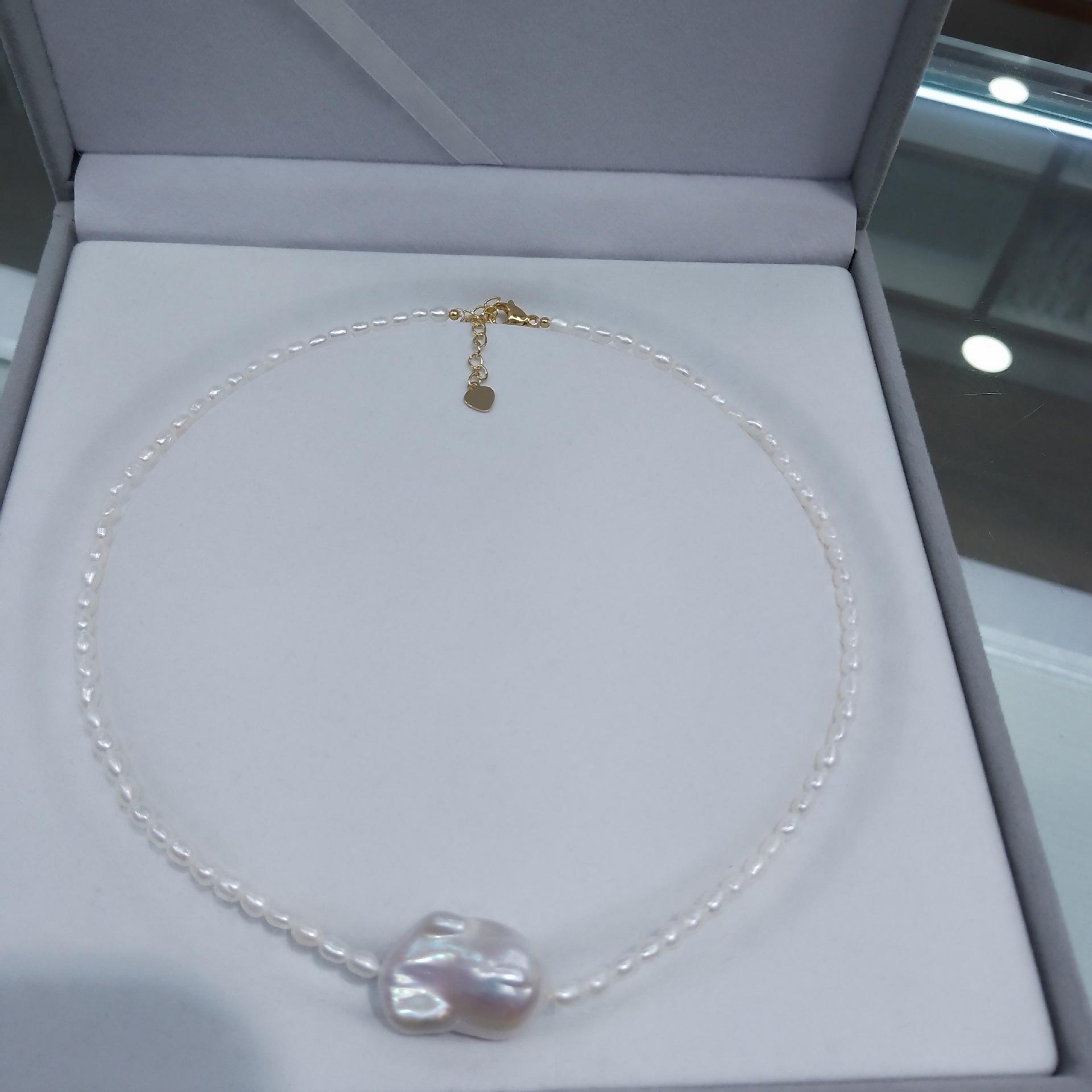 Baroque Pearl Pendant Necklace: Minimalist Light Luxury Clavicle Chain