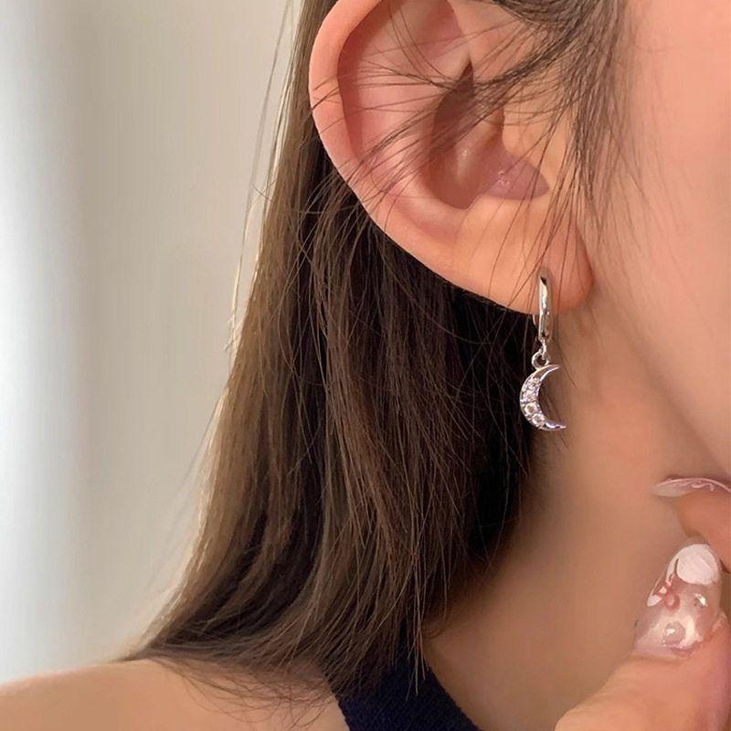 INS Cold Wind Asymmetric Star & Moon Studs Niche Temperament Versatile High-end Ear Buckle Women's Back-to-school Ambience Fashion Jewelry