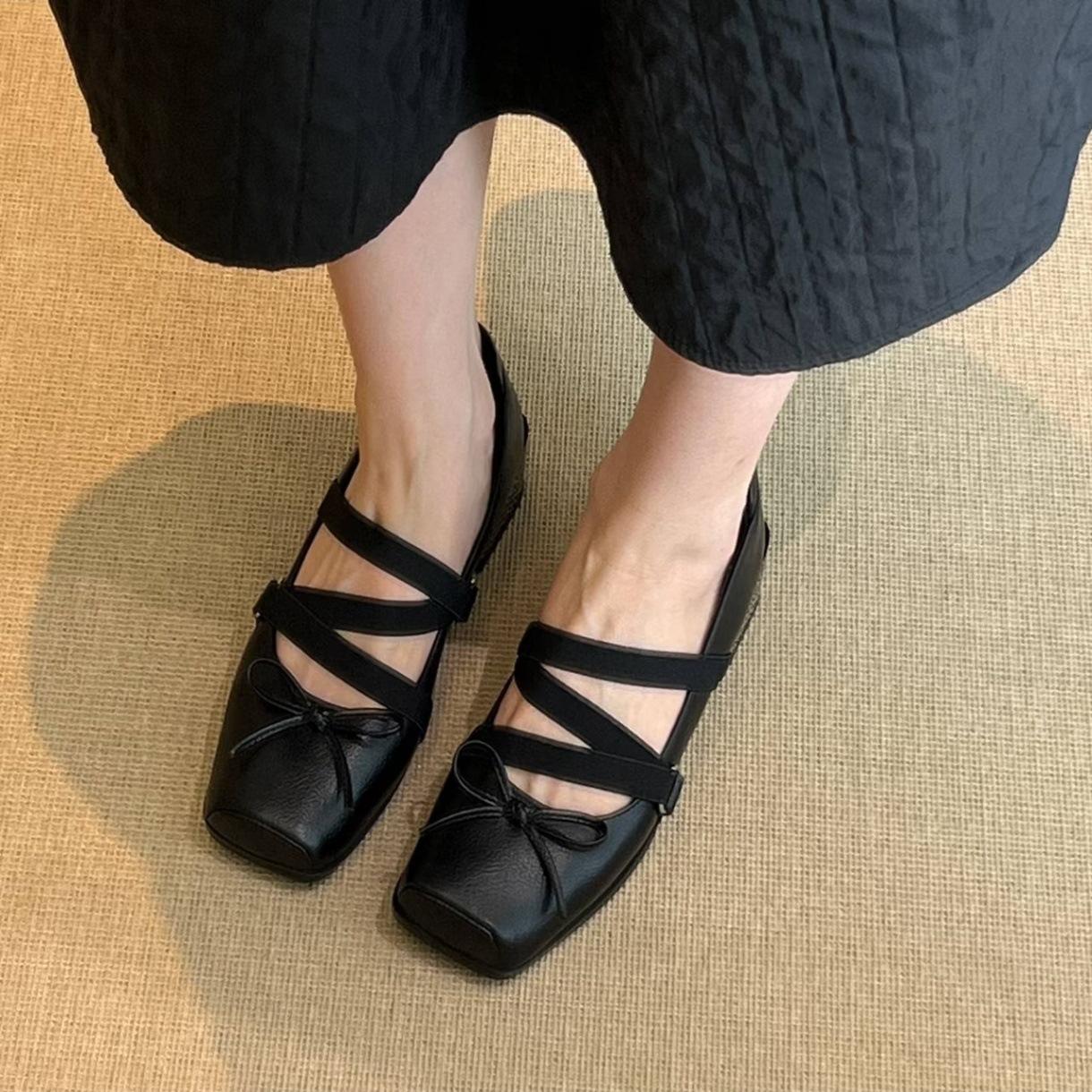 

Stylish fine personality rivet belt buckle bow Mary Jane single shoes 2025 spring solid color sheepskin retro women s shoes 35 чёрный