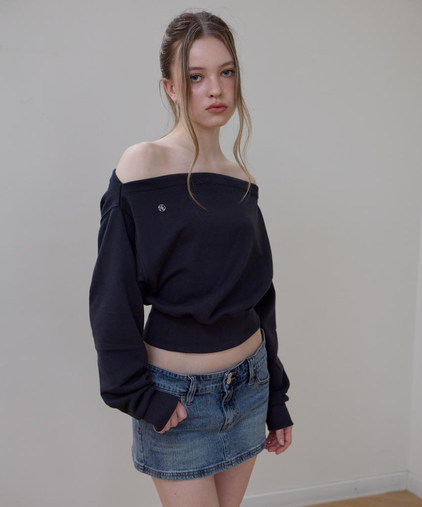 ROSEFRANTZ Crop Off Shoulder Sweatshirt [Charcoal]