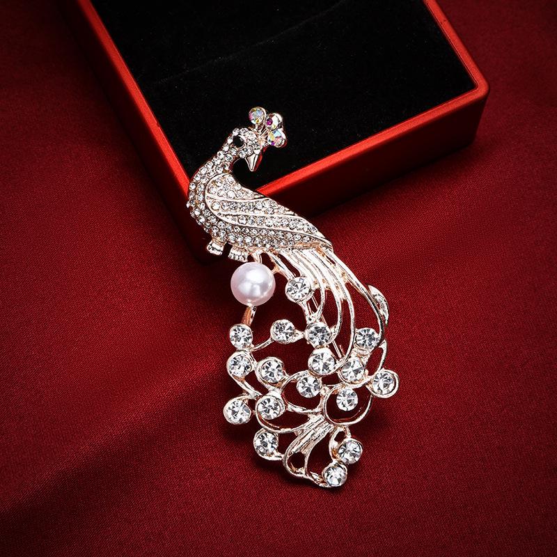 Luxury Animal-Themed Corsage: Elegant Holiday Gift for Women