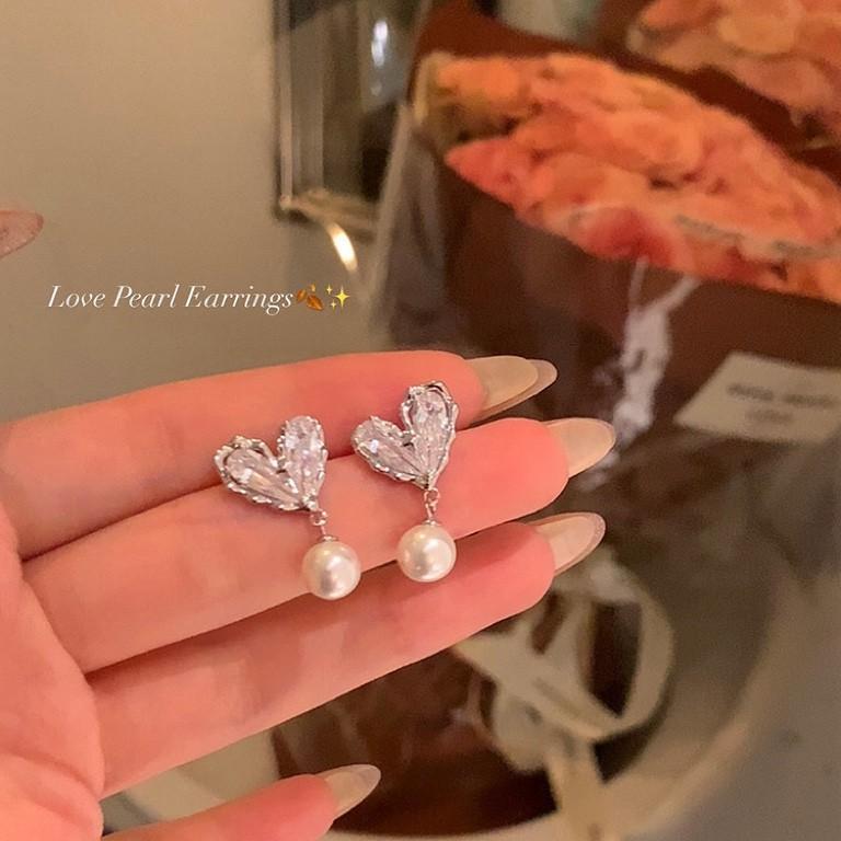 Temperament zircon love gentle earrings women s super flash zircon earrings light luxury niche design high-end bridal earrings