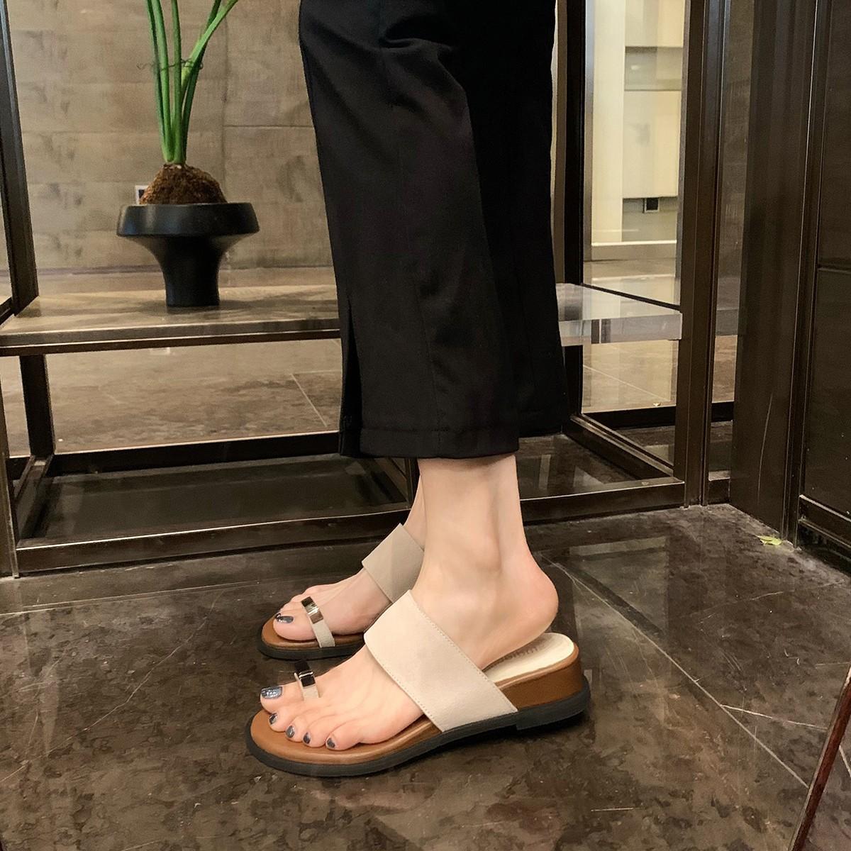 

~ Height increase of 4cm~ Metal sleeve toe width with outer wear flat bottom sandals female summer 40 белый