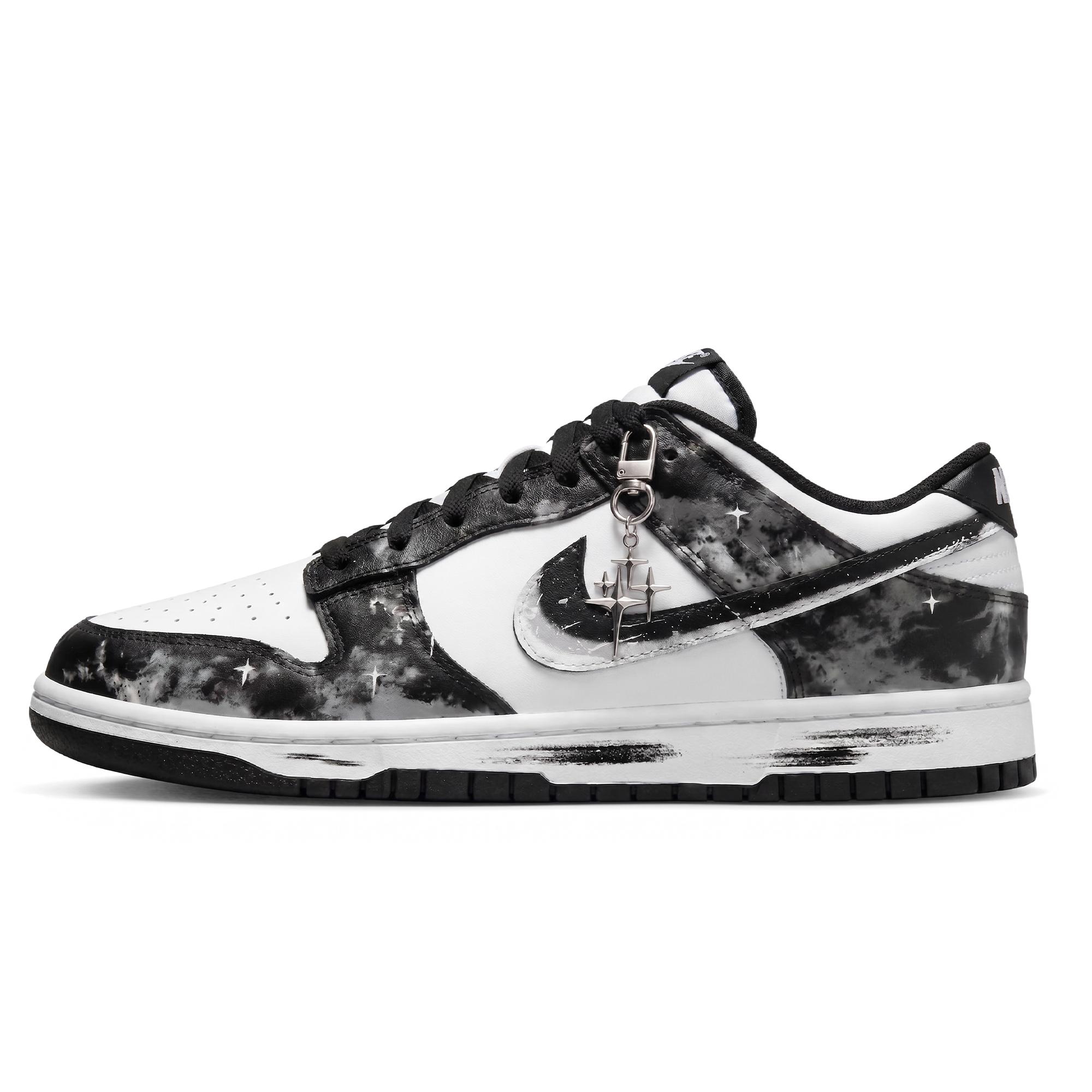 

Nike Dunk Universe Exploration, Vintage Triple Black Cow Leather Abrasion Resistant Slip Resistant Low top hf5441-100(Team2070- ) 40