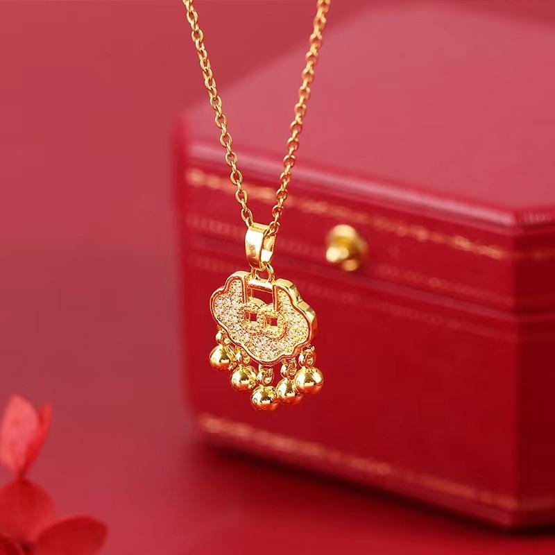 Four Leaf Clover Pendant Necklace For Women Fashionable Zircon Crystal Adjustable Chain Delicate And Versatile Jewelry
