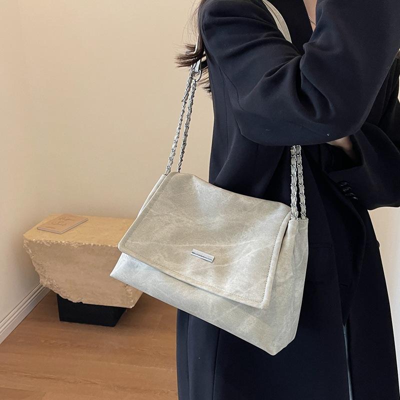 Retro fashion casual commuter chain underarm bag women's new simple large-capacity shoulder bag messenger bag