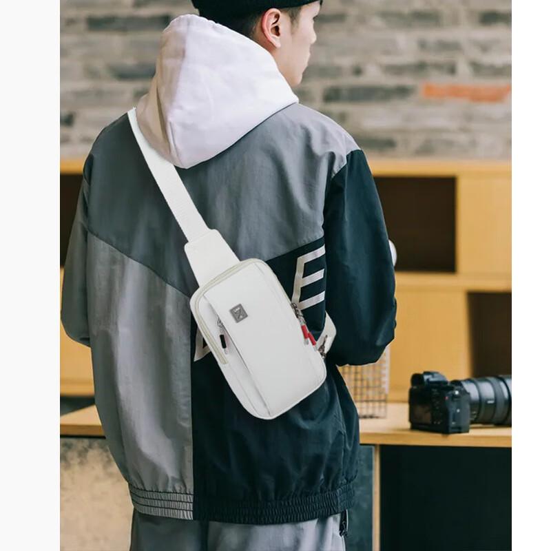 Lightweight Men's Crossbody Chest Bag