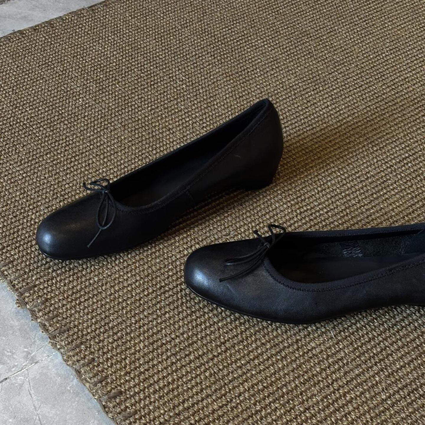 

Sheepskin version~ retro thick heel women s commuting temperament niche design round head bow design light mouth women s single shoes 40