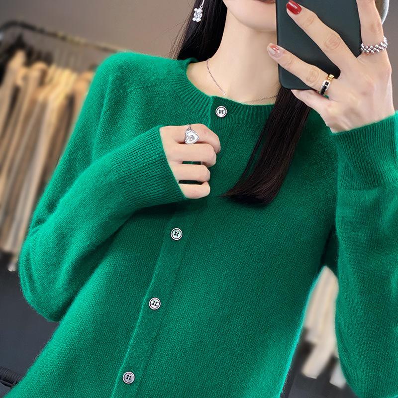 Neuer Herbst- und Winter-Rundhals-Cardigan für Damen, Langarm-Oberteil, Basisschicht, Oberbekleidung, Modischer und vielseitiger Strickpullover