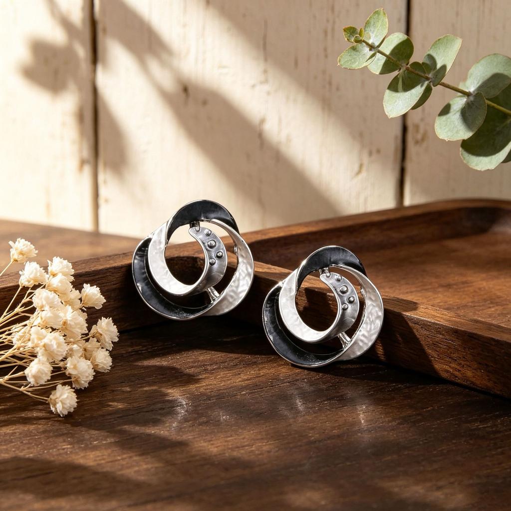 Hot-selling round hollow gradual change round ring hand-painted enamel colored stud earrings light luxury daily commuting versatile earrings