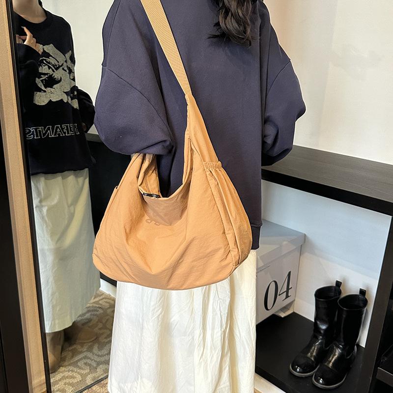 Japanese Waterproof Nylon Cloth Casual Shoulder Cloth Bag Female Design Sense Niche Retro Large Capacity Commuter Mailman Big Bag