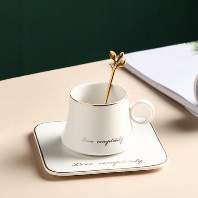 Leichte, luxuriöse, europäische Gold-Tracing-Keramik-Kaffeetasse, Nachmittagstee-Kaffeetasse, Blumen-Teetasse