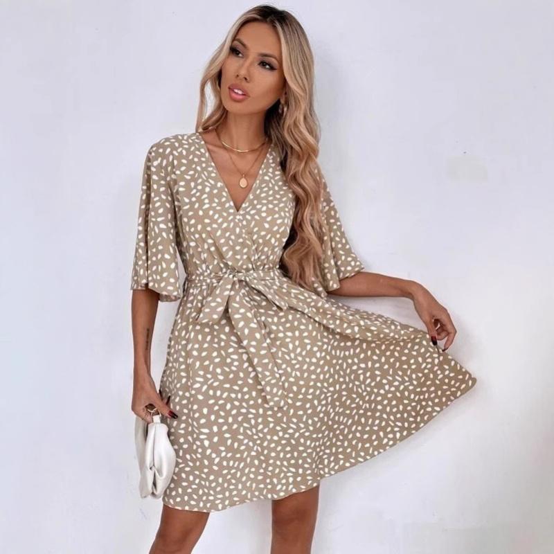 2026 Women's Spring/Summer New V-neck Short-sleeve Waist-cinching Dress