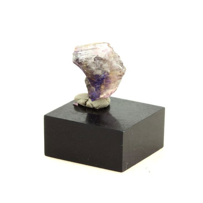 Pierres et Minéraux. Tanzanite. 9.58 ct. Merelani Hills, Lelatema Mts, Tanzanie.