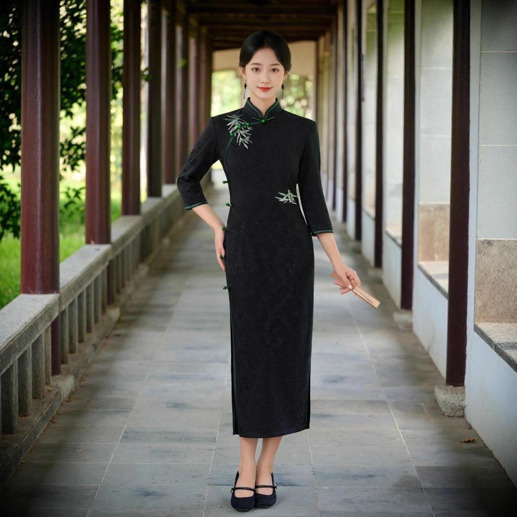 Elegant Black Cheongsam 2025: New High-End Embroidered Design for Ladies' Daily Wear