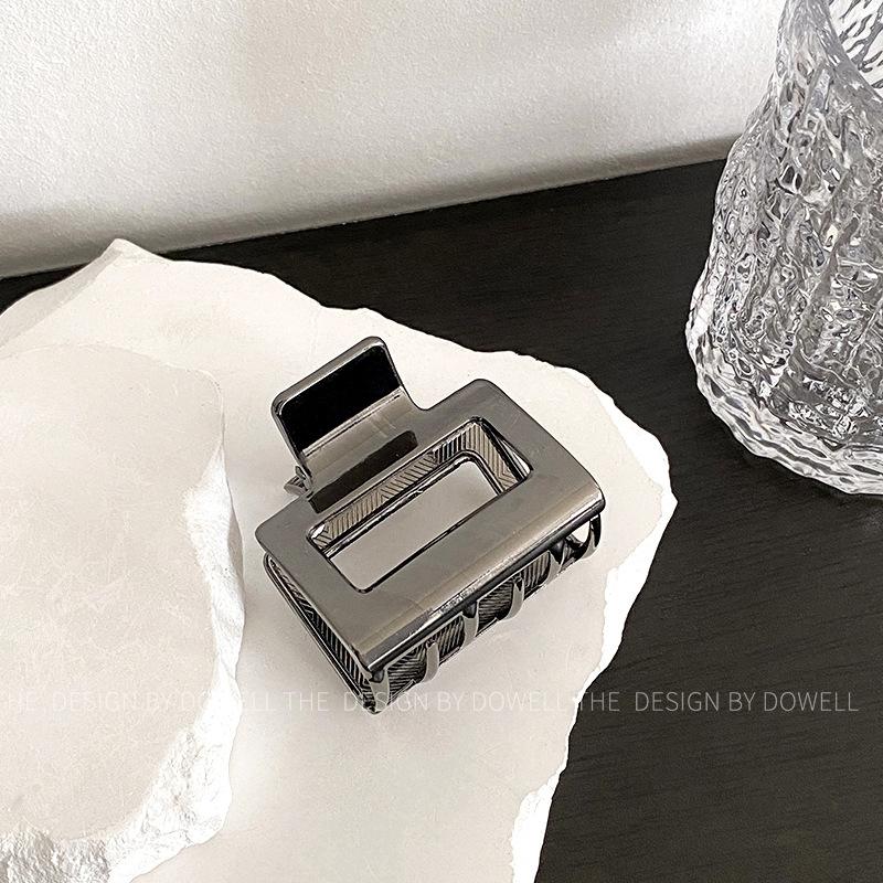 

Style Fashionable Korean Hair Claw Clip For Kids In Shiny Elegant Black Gold Silver Bright Black