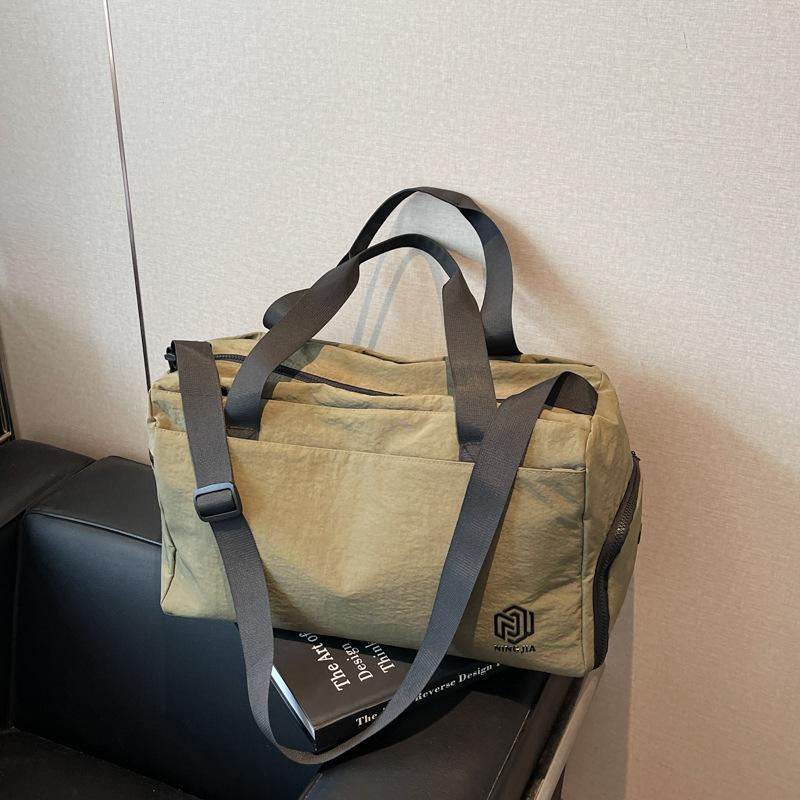 Short-distance large-capacity travel bag dry and wet separation sports portable fitness bag light casual messenger shoulder storage bag