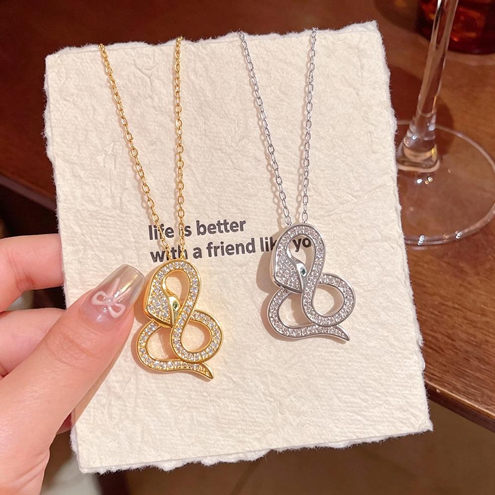 European & American Full Diamond Snake Necklace: Trendy Summer Clavicle Chain for Women