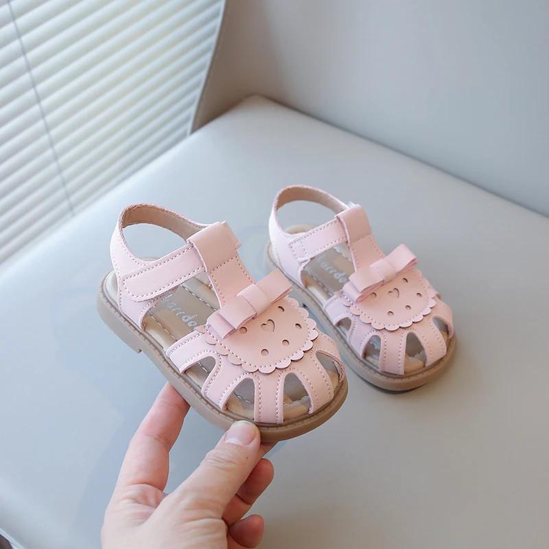 Toddlers Baby Kids Princess Shoes for Girls Toe-covered Anti-kick T-strap with Bowtie Sweet Summer Sandals Cut-outs 2025 Summer