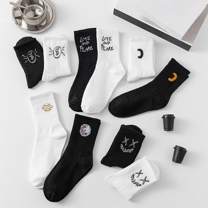 5 Paar zufällige Herren-Crew-Socken in verschiedenen Farben mit Graffiti-Mustern, Beliebt, Bequem, Feuchtigkeitsableitend und Schweißabsorbierend