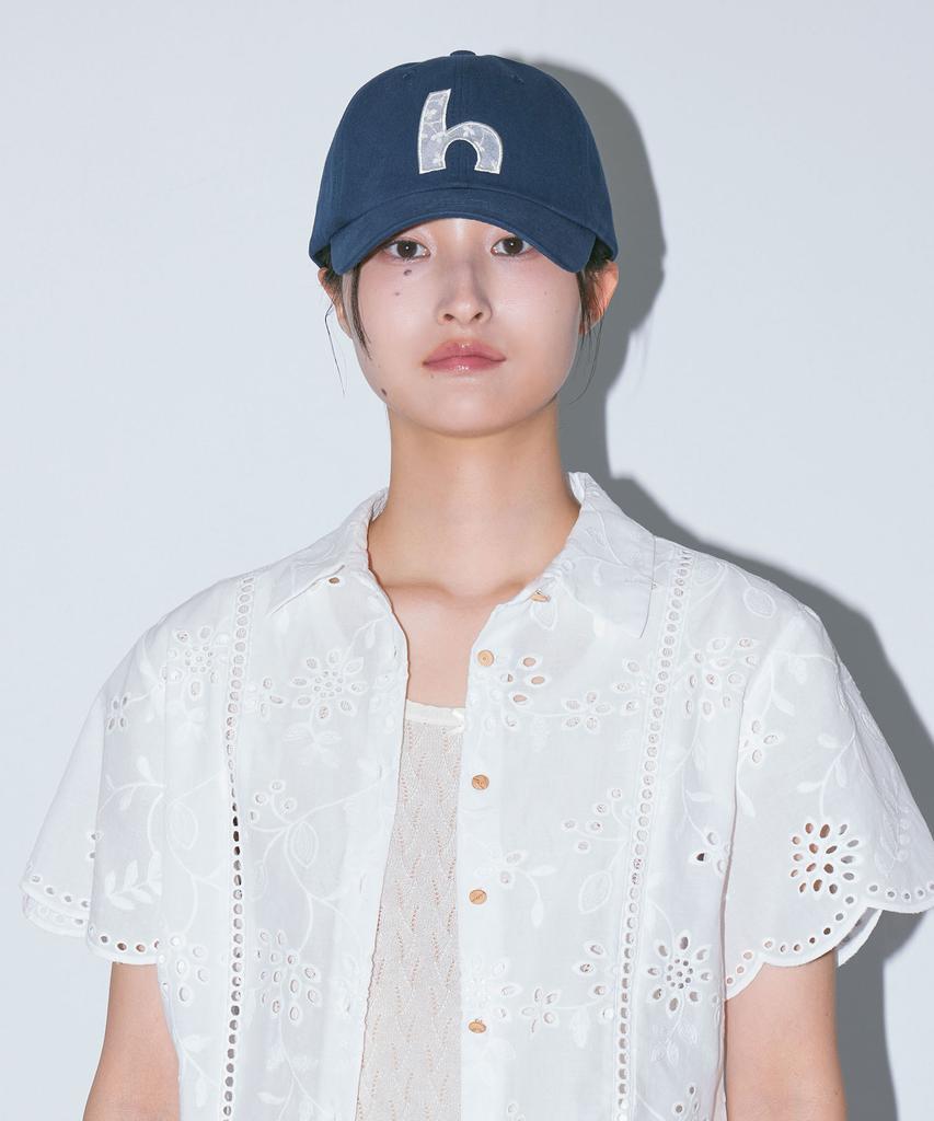Haebeueoweil H Lace Applique Cap (Na)