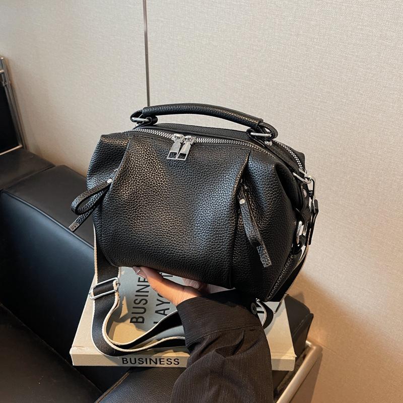 

Premium texture pleated small bag women s new fashion pillow bag casual versatile broadband messenger bag чёрный