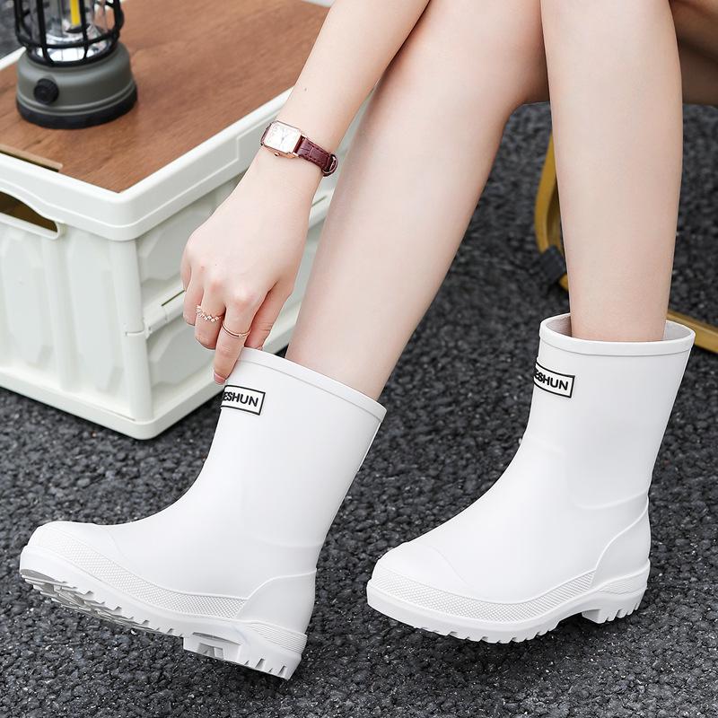 

Stylish Women s Mid-Calf Rain Boots: Ideal for Kitchen, Fishing, Outdoor, Car Wash, with Velvet-Lined Waterproof Covers for Warmth. 39 белый