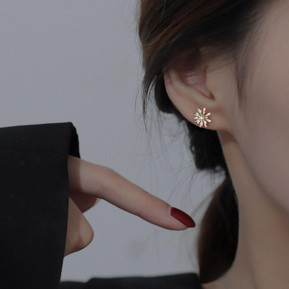 

Simplicity Small Daisy Stud Earrings Exquisite Sun Flower Earrings Female Flower Earrings Women серебряный