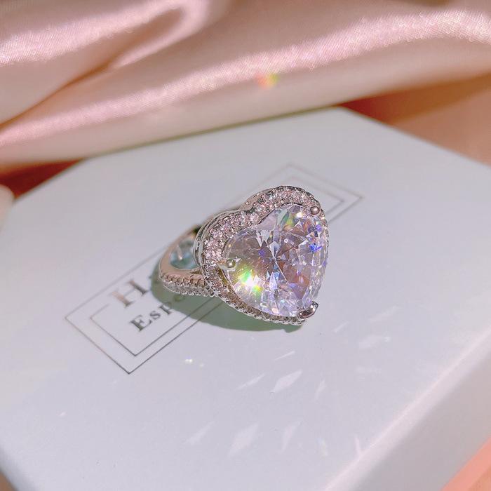 

Новый комплект из трех предметов: сердце из циркона, винтажное кольцо, ожерелье, серьги, сердце