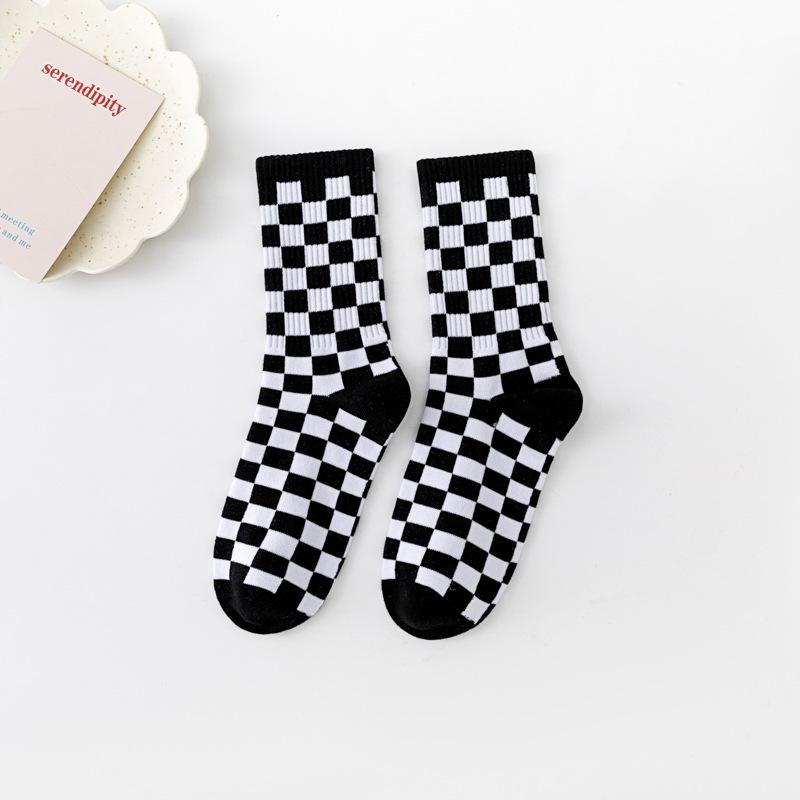 Trendy Plaid Mid-Calf Socks for Men & Women: Fashionable College Style Sporty Couples' Socks