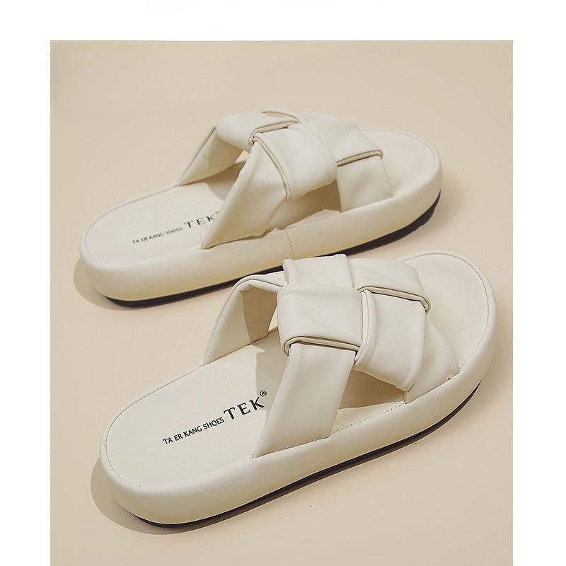 Slippers women's summer wear 2025 new casual pregnant women's non-slip thick-soled beach sandals French high-end one-word