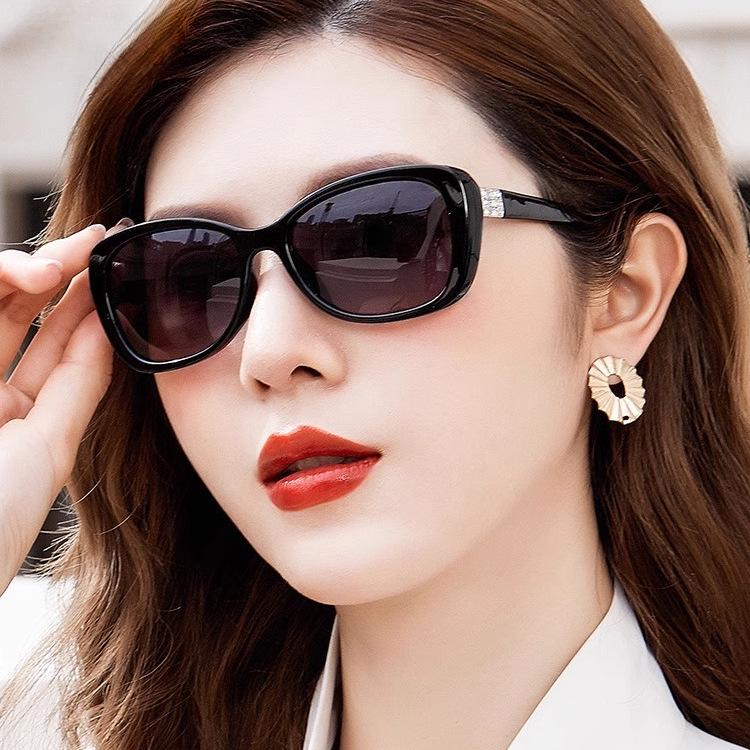 

2025 Женские поляризованные солнцезащитные очки с защитой от УФ-лучей - Очки для вождения для мам и пожилых людей, Идеально подходят для маленьких лиц