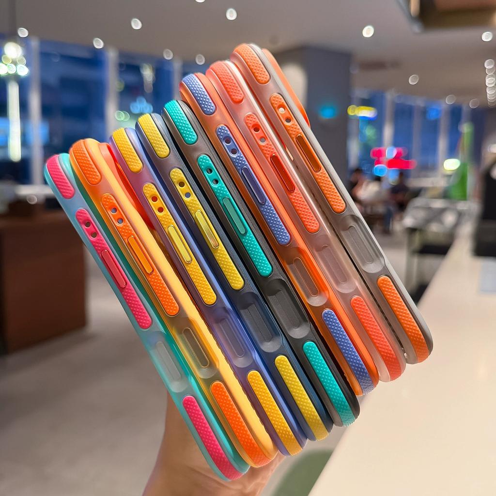 Honeycomb rotating magnetic suction bracket is suitable for iPhone18promax mesh cooling mobile phone case Apple 17 anti-drop PC.