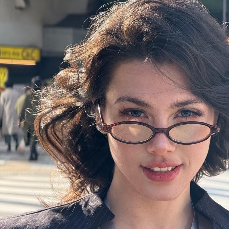 Women's Oval Glasses Are Lightweight and Sturdy Suitable for Daily Office and Formal Occasions