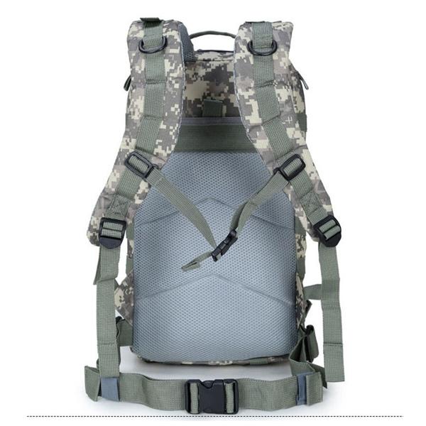 Rucksack mit mehreren Taschen und verstellbaren Trägern für Trekking