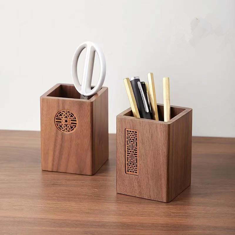 Suporte de Caneta de Madeira de Nogueira Preta com Gravação Retrô Organizador de Canetas Caixa de Armazenamento de Mesa de Escritório Caixa de Papel para Cosméticos Presente