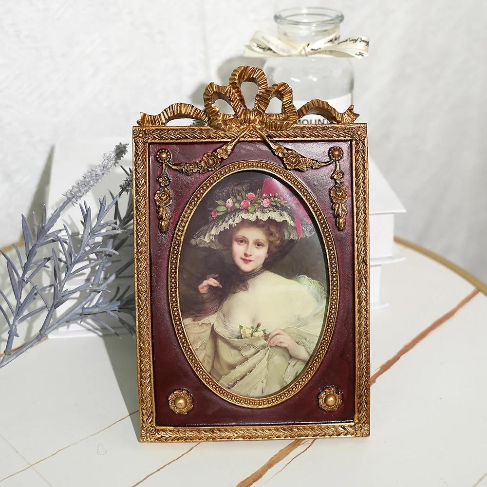 Decorative Vintage 4x6 Picture Frame Golden Carved Photo Frame Home Decor Old Fashioned Photo Frame for Table Or Wall Display