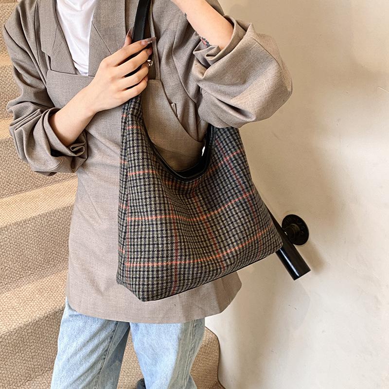 Large Capacity Bag Women's Casual Versatile New Casual Shoulder Plaid Shopping Bag Commuter Tote Bag