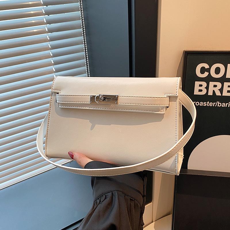 

Autumn and winter retro Maillard fashion small bag women s new crossbody small square bag single shoulder armpit bag