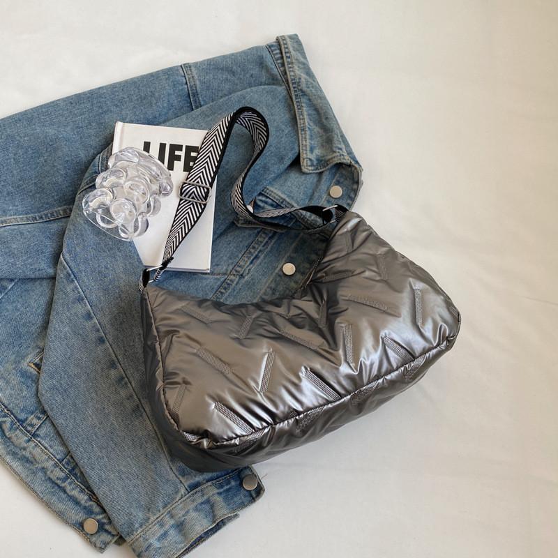 

Elegant And Fashionable Gold Tote Bag For Women Featuring Soft Fabric And Stylish Detailing срібний