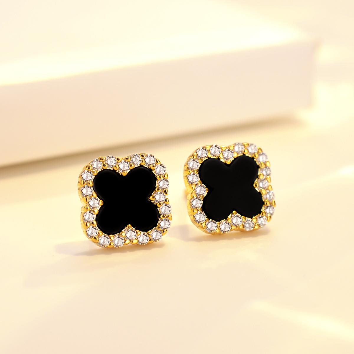 

Имитация серебра четырехлистный клевер ожерелье кулон супер блестящий бриллиант темперамент интернет-знаменитости универсальный