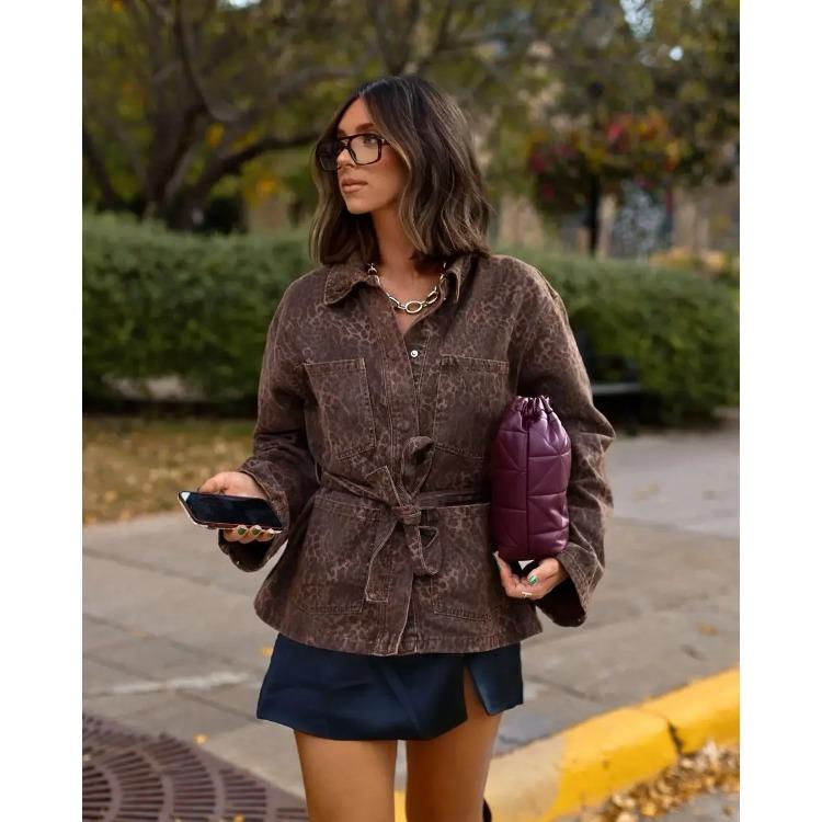 

Женское свободное пальто с леопардовым принтом и лацканами на шнуровке, с длинным рукавом, скрытая пряжка на кармане, куртка 2024 года, новинка осени, женская верхняя одежда для улицы L цветной печати леопарда